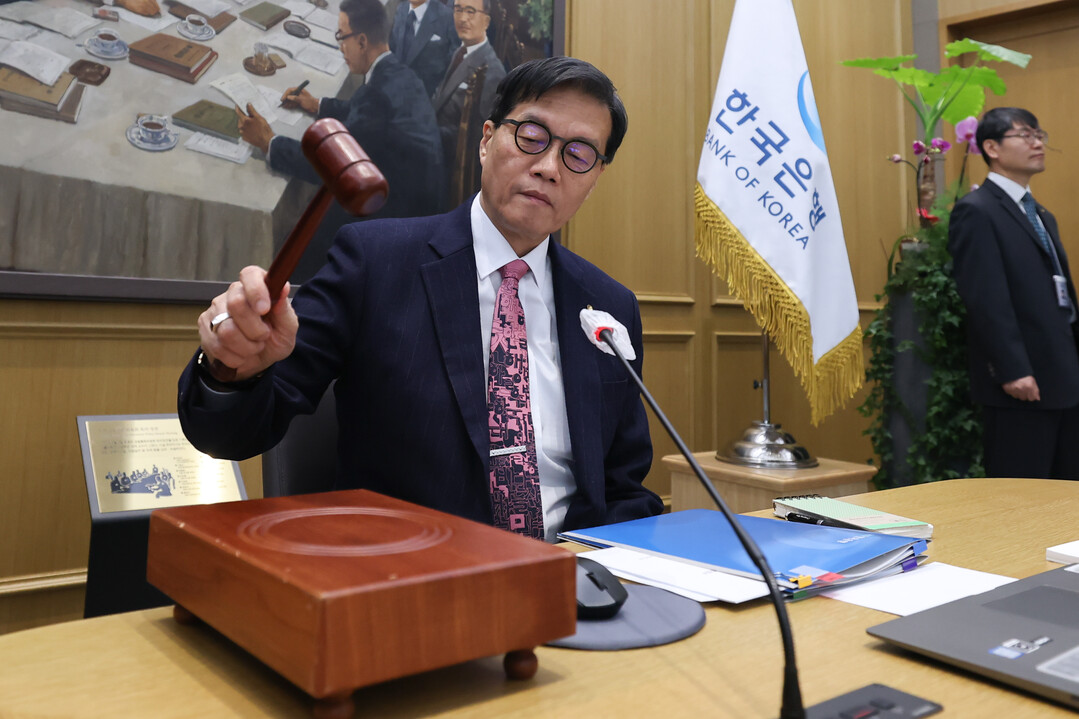 한국은행, 4월 금리 동결 가능성"이...