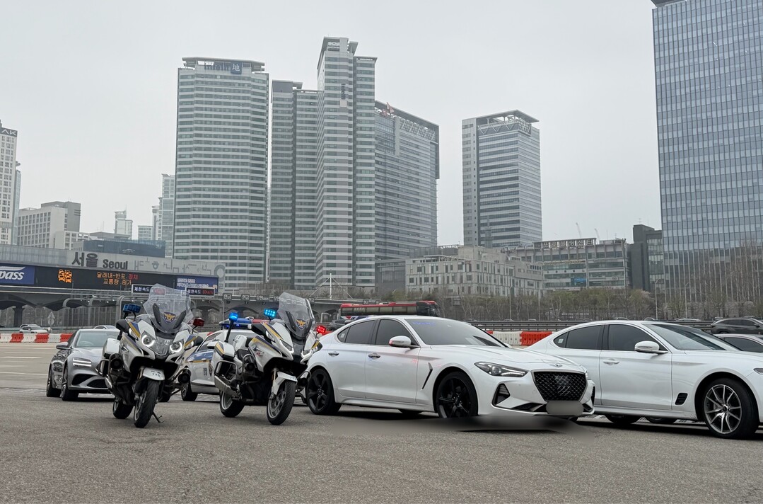 9인승 차에 2명 타고 버스전용차로 ...